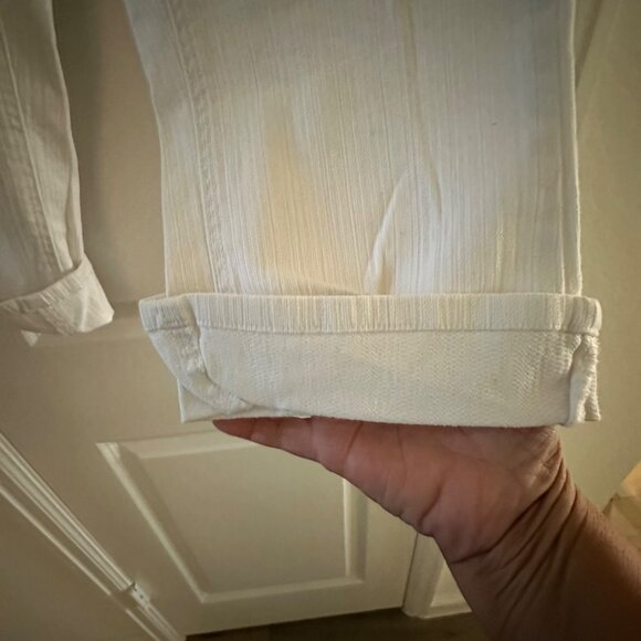 Vanilla Star White Denim Capri Pants Size 11 With Blue Embroidered Back Pockets - Picture 5 of 6